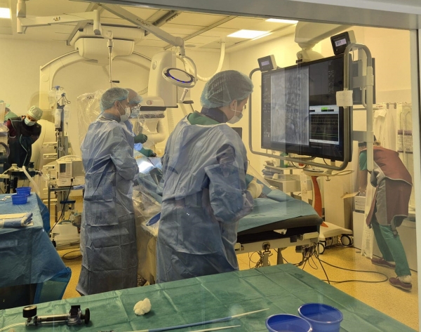 Dr. Alexandra Gherghină, medic primar cardiologie în Brașov, oferă consultații și investigații cardiologice moderne la Clinica BSW Cardio Team. Serviciile sunt disponibile doar cu plată.....